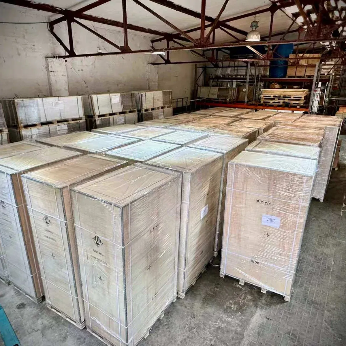 Packaged 100 kWh campaign stock at the SAKETE Parsau warehouse